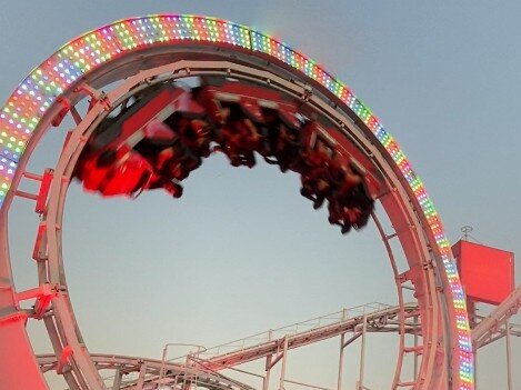 Montanha-Russa Looping - Yupie! Park